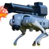 Influencer attaccato dal suo cane robot lanciafamme (Video)