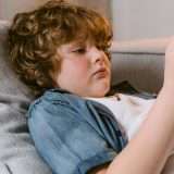 Smartphone come le sigarette, servono le avvertenze sanitarie