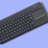 Tastiera Logitech K400 Plus: il 2 in 1 di cui non sapevi di aver bisogno