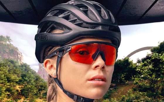 Meta: smart glass Oakley nel 2025, AR nel 2027