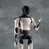 Elon Musk vuole produrre 10 mila robot Optimus nel 2025