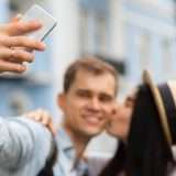 Viaggio all'estero? Basta roaming con le eSIM Saily al 5% di sconto