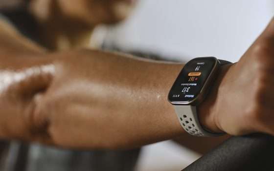 Amazfit Bip 6: schermo AMOLED e nuovi sensori