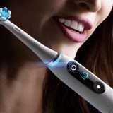 Con soli 49,99€ puoi avere lo spazzolino elettrico Oral-B iO 2