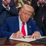 USA: dazi 125% per la Cina, 10% al resto del mondo (per 90 giorni)