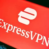 Naviga veloce e protetto con ExpressVPN: ora è in sconto del 60%