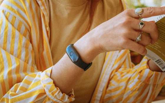 Amazon si mette al polso Bee: un'acquisizione per l'AI indossabile