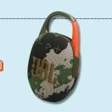 La musica è portatile con JBL Clip 5, 12h di suono mozzafiato (a 44€)