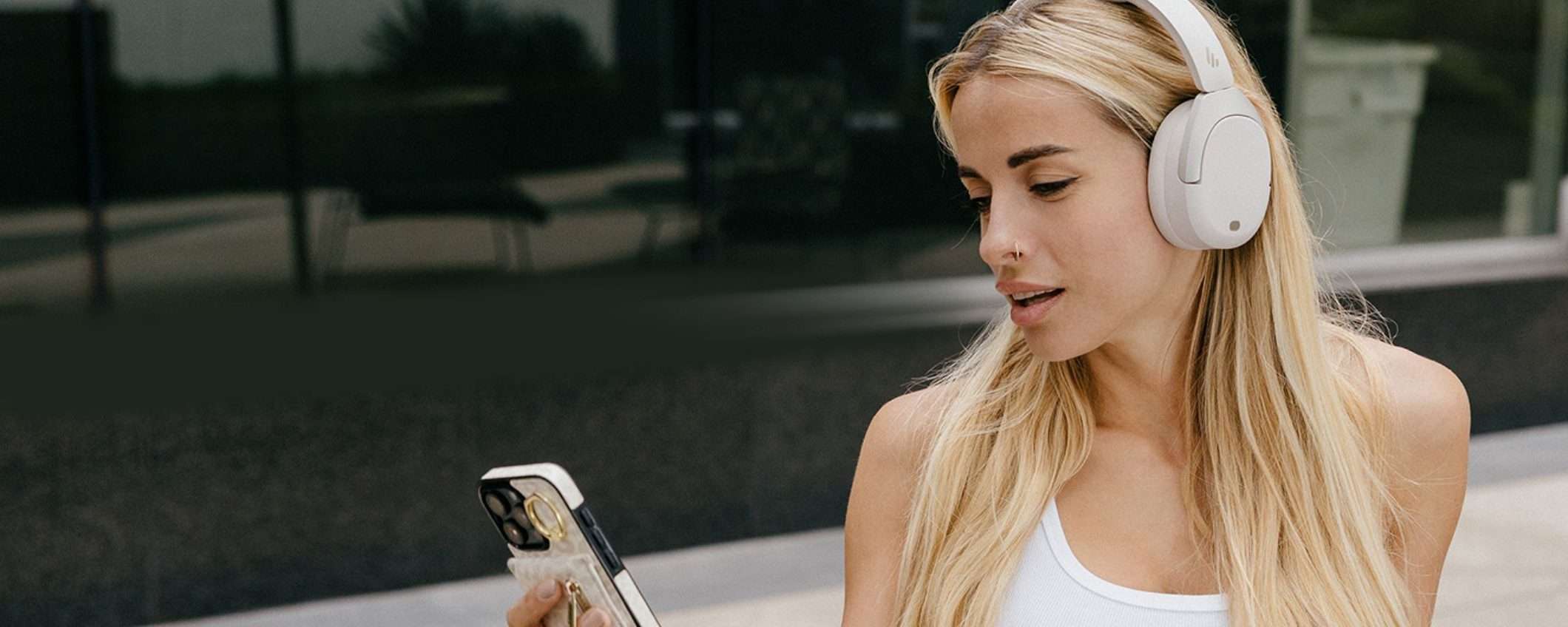 Cuffie wireless con 94 ore di autonomia in maxi sconto a meno di 60 euro