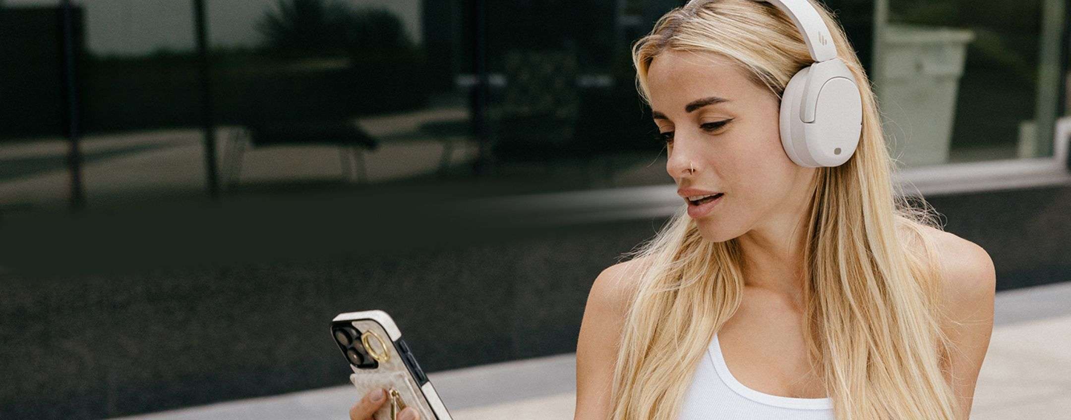 Cuffie wireless con 94 ore di autonomia in maxi sconto a meno di 60 euro