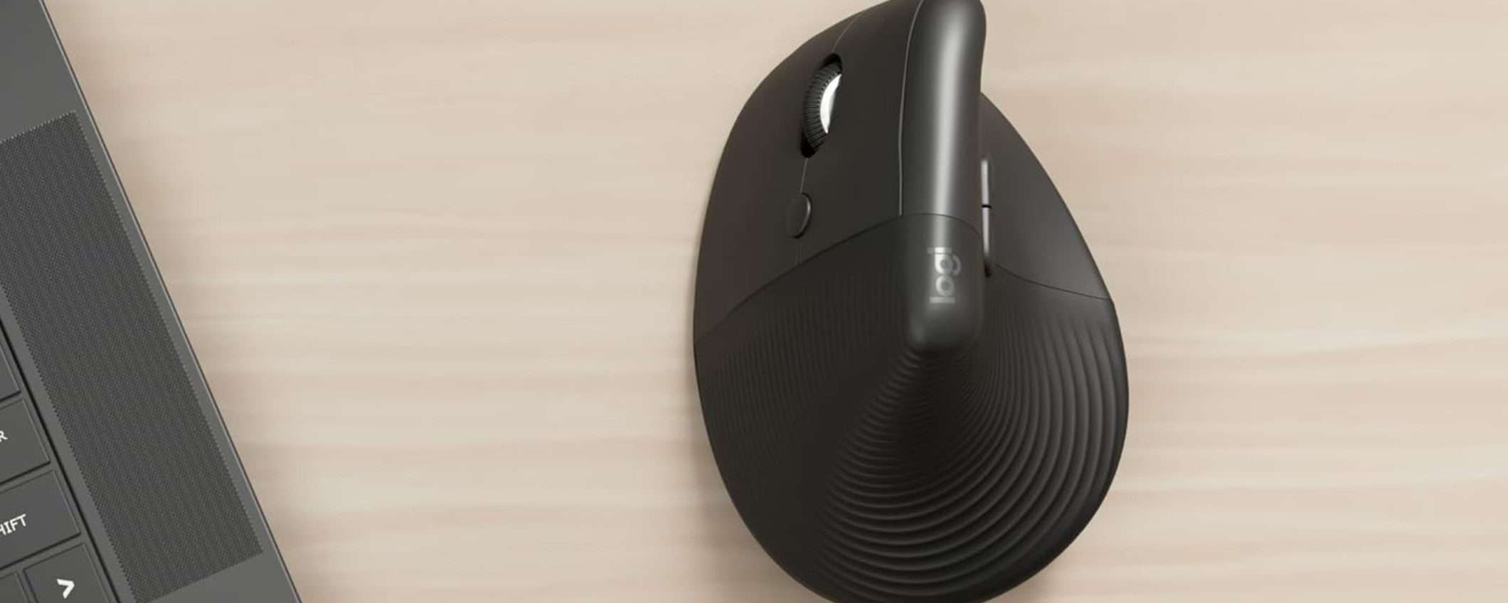 Logitech Lift Left per mancini in super promo: ergonomia a metà prezzo