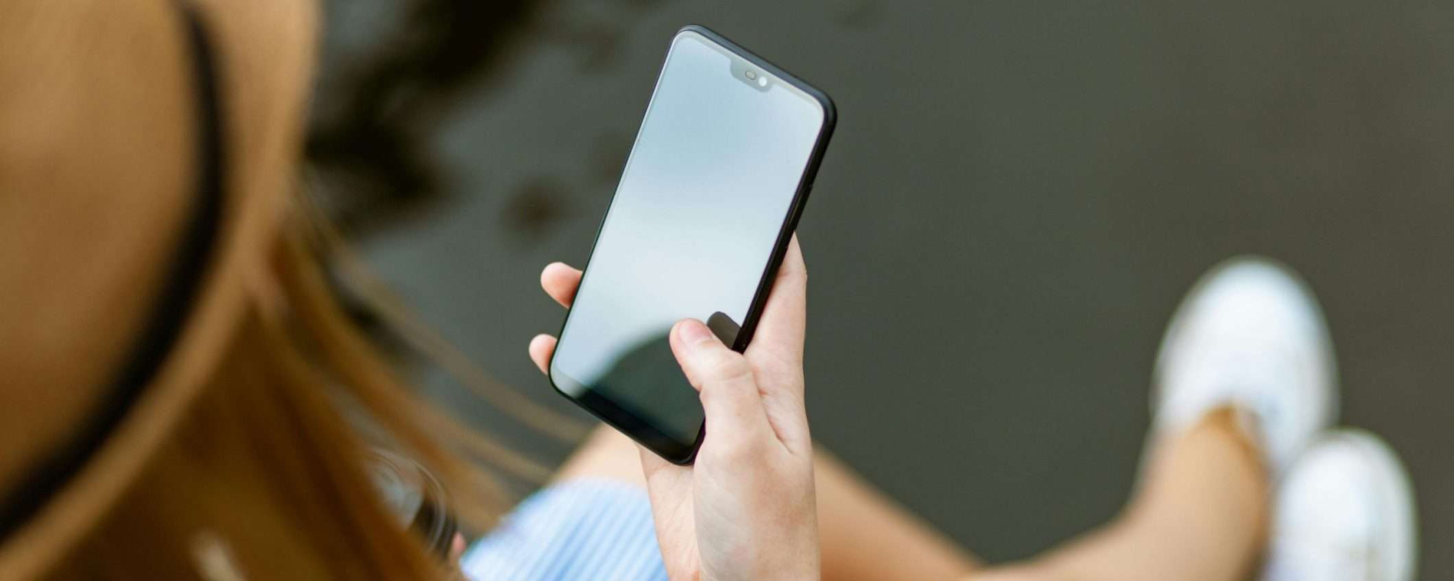 Account social e app bancarie, i rischi durante una vacanza all'estero e come intervenire