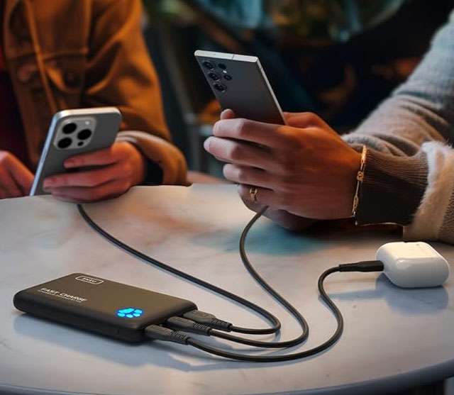 Il powerbank 10.000 mAh di INIU ha tre uscite