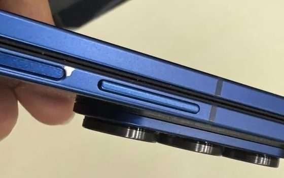 Samsung Galaxy Z Fold7: la vernice si stacca