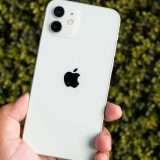Apple: aggiornamento software per gli iPhone 12 in UE