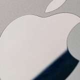 Apple: l'iPhone tutto schermo arriva nel 2026