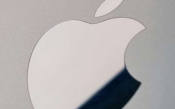 Apple: l'iPhone tutto schermo arriva nel 2026