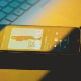 Ascolta le ultime hit su Apple Music e le playlist curate apposta per te