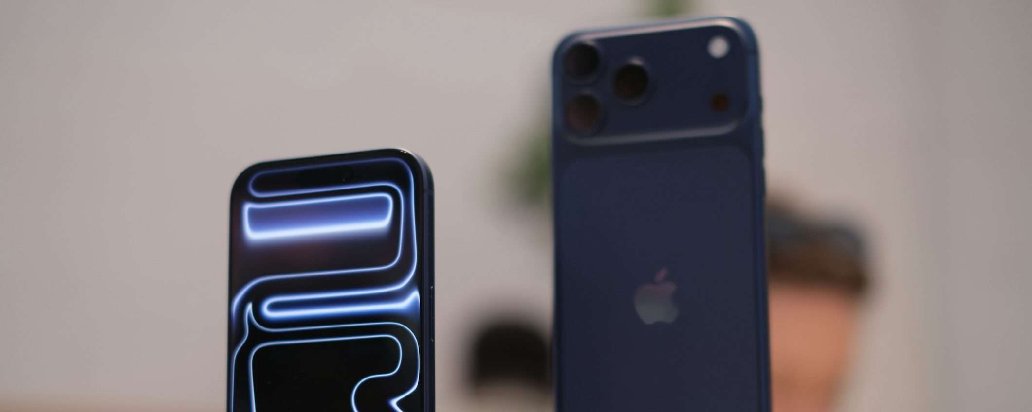 iPhone: display OLED più luminoso per il ventennale