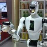 A Pechino apre il primo negozio gestito da un robot umanoide