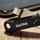 Pendrive SanDisk 2-in-1 da 128 GB per iPhone: CROLLA il prezzo