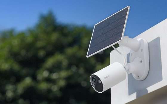 Videosorveglianza casa con pannello solare: lo sconto sul kit Tapo