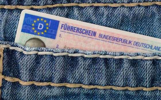Patente di guida a 17 anni (anche in versione digitale)