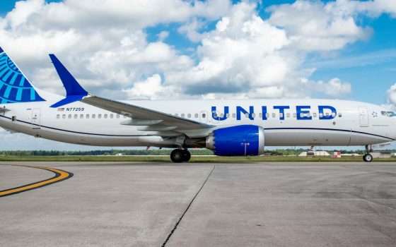 Aereo della UA colpito da un detrito spaziale? (update)