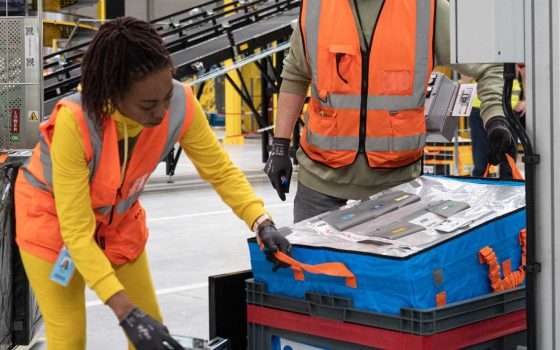 Amazon, maxi round di licenziamenti: 30.000 persone a casa