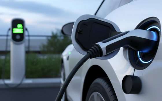 Bonus auto elettriche, salta tutto: Click Day rinviato