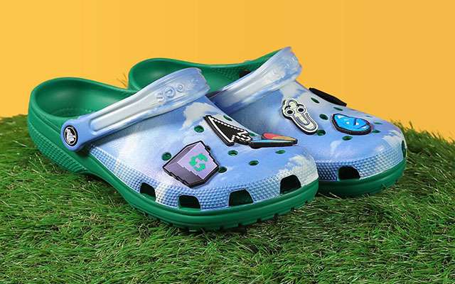 Le Crocs di Windows XP per festeggiare i 50 anni di Microsoft