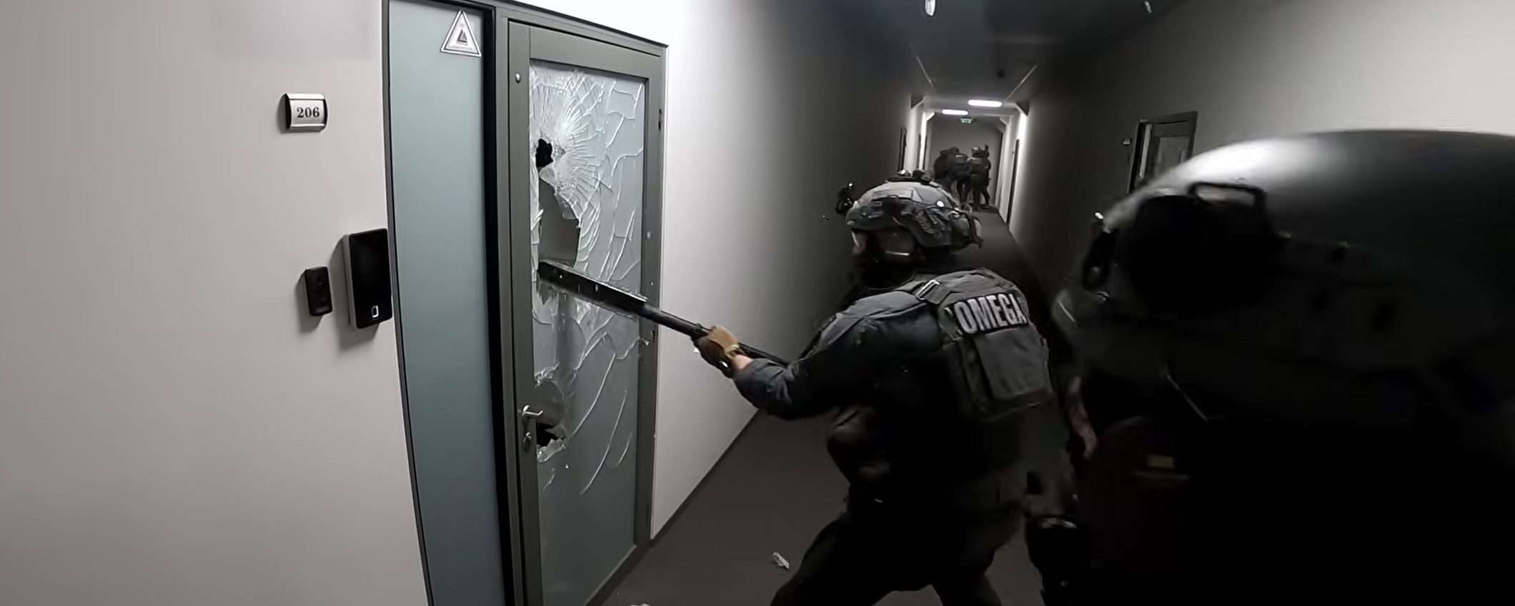 Cybercrime, blitz in stile SWAT: smantellato l'impero delle SIM false