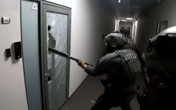 Cybercrime, blitz in stile SWAT: smantellato l'impero delle SIM false