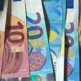 Gli italiani non sono pronti a fare a meno dei contanti