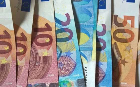 Gli italiani non sono pronti a fare a meno dei contanti