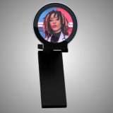 Napster lancia gadget che trasforma l'AI in ologramma 3D per Mac