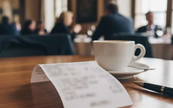 Scontrini falsi creati con l'AI: furti sui rimborsi aziendali