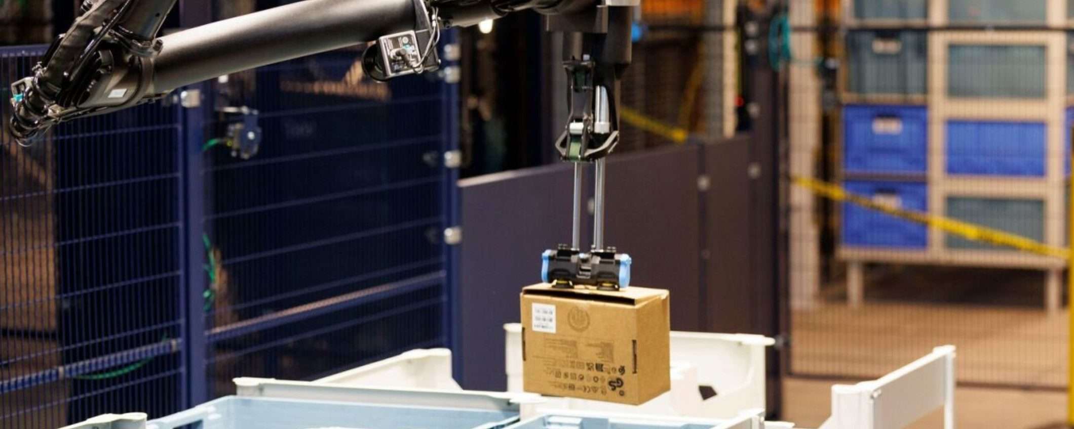 Blue Jay di Amazon, il robot che aiuta i dipendenti o li sostituisce?