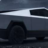 Cybertruck, un altro richiamo: la barra luminosa rischia di volare via