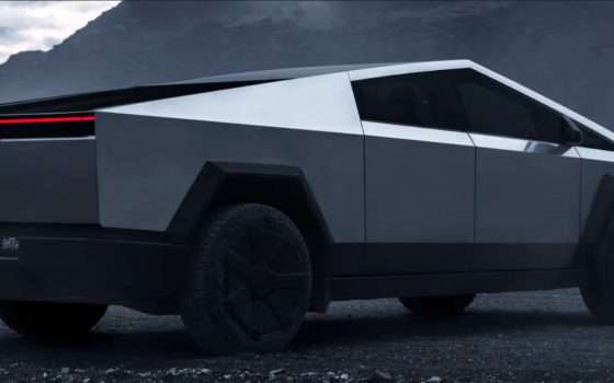 Cybertruck, un altro richiamo: la barra luminosa rischia di volare via