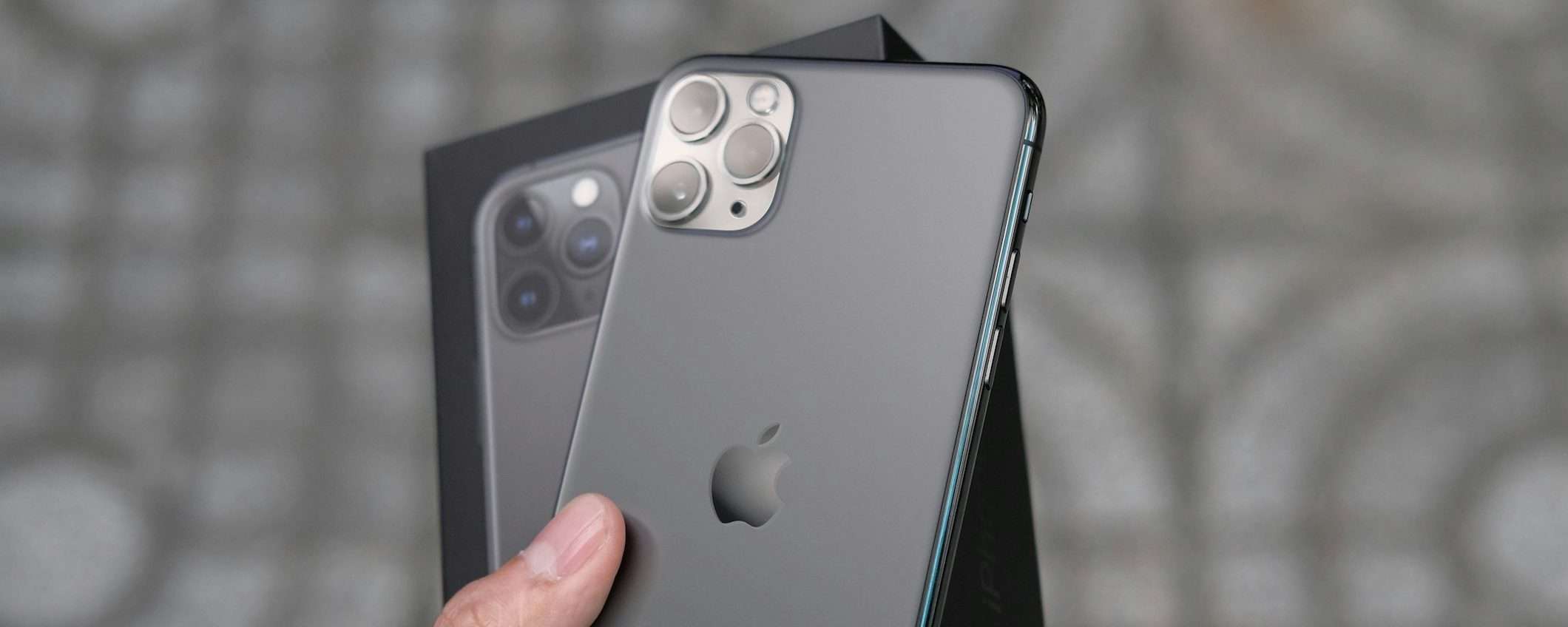 Apple: iPhone 11 Pro Max e Apple Watch 3 diventano vintage