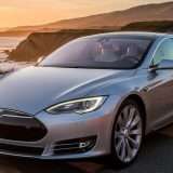 La Tesla che guida da sola... ma è tutta una messa in scena