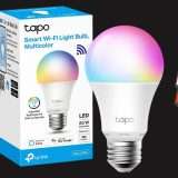 Luci smart in casa con soli 7€, cambiano colore e le comandi con voce