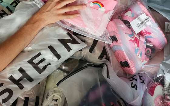 Greenpeace: sostanze pericolose negli abiti di Shein