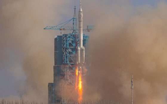 Cina lancia missione di emergenza per tre astronauti