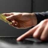 Surfshark aiuta a ridurre truffe e spam: ora in offerta al prezzo più basso del 2025