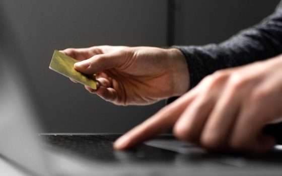 Surfshark aiuta a ridurre truffe e spam: ora in offerta al prezzo più basso del 2025