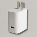 Europa: dal 2028 solo caricabatterie USB‑C, le eccezioni