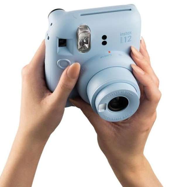La fotocamera istantanea Fujifilm instax mini 12