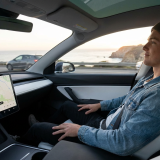 Guida autonoma di Tesla disponibile per i test in Italia